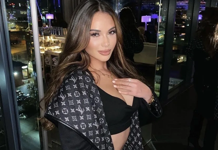 Musa do OnlyFans morre aos 37 anos após cair de varanda