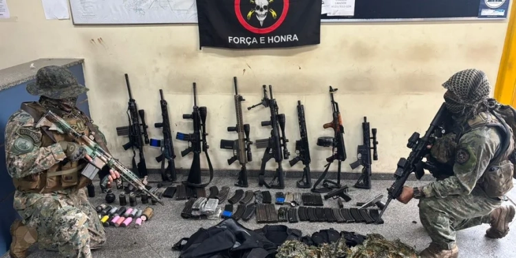 PMERJ retira número histórico de fuzis das ruas em um ano no Rio de Janeiro