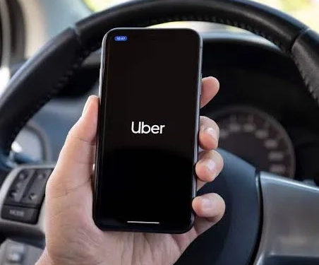 ( VÍDEO) Motorista de Aplicativo Pede Perdão a bandido Após Entrar Por Engano em Área Controlada por Criminosos no RJ