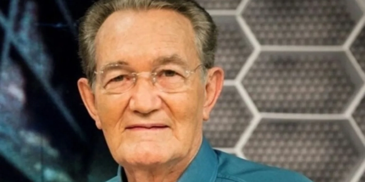 Léo Batista, aos 92 anos, está internado em estado gravíssimo no Rio de Janeiro