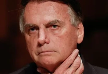 Bolsonaro ameaça processar Haddad após acusação de envolvimento com fake news