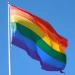 Trump bane bandeiras LGBTQIA+ e extingue setores de diversidade e inclusão nos EUA
