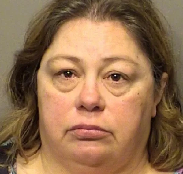 Castigo Fatal: Mãe Senta Sobre o Filho e Causa Tragédia