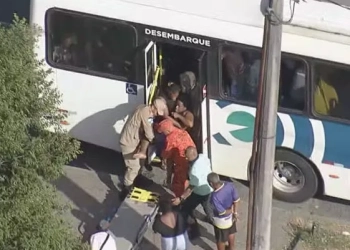 Calor extremo no Rio: mulher desmaia dentro de ônibus e é socorrida por bombeiros