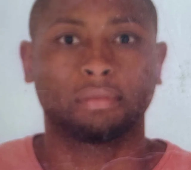 JARDINEIRO A CAMINHO DO TRABALHO É BALEADO E MORTO DURANTE OPERAÇÃO POLICIAL NO RIO