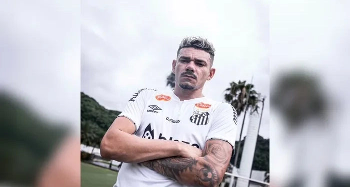 Santos Surpreende com Contratação de Atacante de Destaque