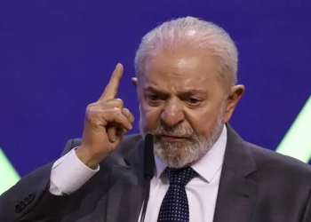 Lula Determina Resgate de Brasileiros Deportados dos EUA e Proíbe Algemas!!