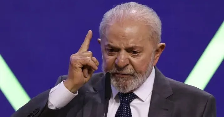 Lula Determina Resgate de Brasileiros Deportados dos EUA e Proíbe Algemas!!