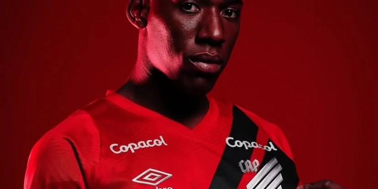 ( video) Ex jogador do Vasco sofre racismo em campeonato estadual