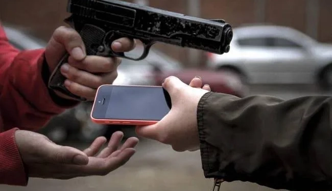 Rio de Janeiro registra um roubo de celular a cada meia hora em 2024