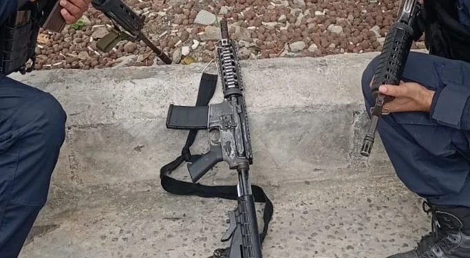 Polícia Militar apreende fuzis em comunidade na Zona Oeste