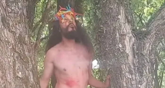 ( Video) Jesus de fio-dental” gera revolta nas redes sociais e faz universidade ser cobrada por fiéis