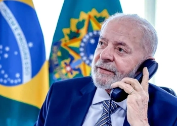 Lula Reafirma Compromisso com a Paz e a Cooperação Internacional em Diálogo com Putin