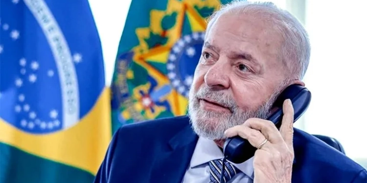 Lula Reafirma Compromisso com a Paz e a Cooperação Internacional em Diálogo com Putin