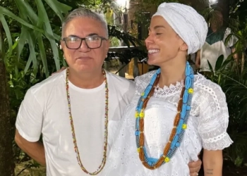 Anitta perde 100 mil seguidores em uma hora após postar fotos em terreiro de candomblé