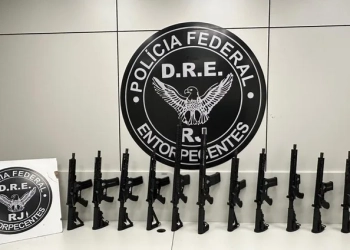 Golpe no Tráfico: Polícia Federal Apreende 11 Fuzis Rumo ao Complexo da Penha