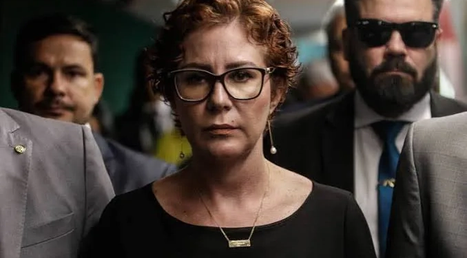 TRE cassa mandato de Carla Zambelli e a torna inelegível por 8 anos