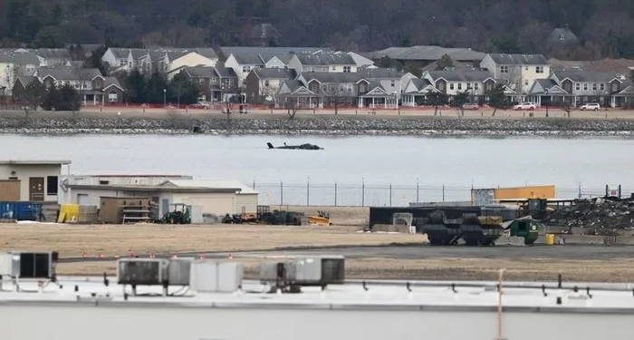 Caixas-pretas de avião que colidiu com helicóptero nos EUA são encontradas