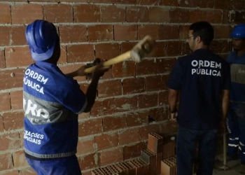 Demolição de Prédio Ilegal de Três Andares na Zona Oeste Expõe Atuação do Crime Organizado