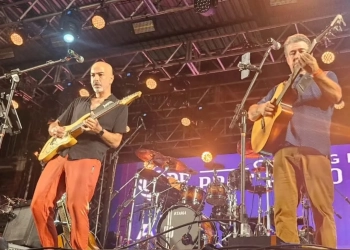 MÚSICOS DE CAMPO GRANDE BRILHAM NA ABERTURA DO SHOW DOS PARALAMAS DO SUCESSO