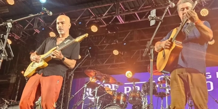 MÚSICOS DE CAMPO GRANDE BRILHAM NA ABERTURA DO SHOW DOS PARALAMAS DO SUCESSO