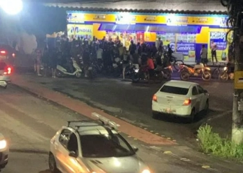 ( Videos) Tiroteio Deixa Quatro Baleados e Causa Pânico agora a noite na Zona Oeste do Rio