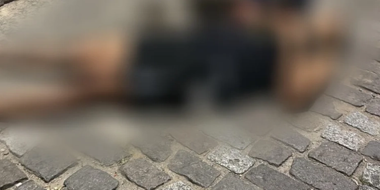 Guerra à vista? ( fotos) Dois homens são executados agora na Zona Oeste e clima de tensão toma conta da região