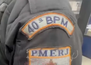 POLÍCIA MILITAR RECUPERA VEÍCULO E APREENDE ARMAS EM COMUNIDADE DECAMPO GRANDE