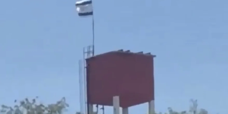 Bandeira de Israel é Avistada no Alto do Morro dos Macacos no Rio