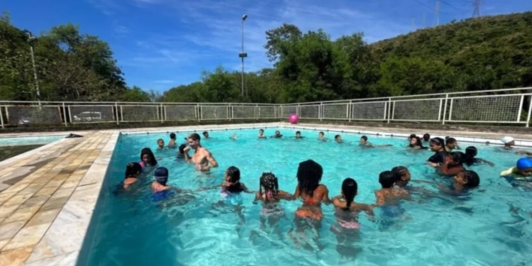 Prefeitura do Rio abre inscrições para colônia de férias com vagas limitadas em diversos bairros