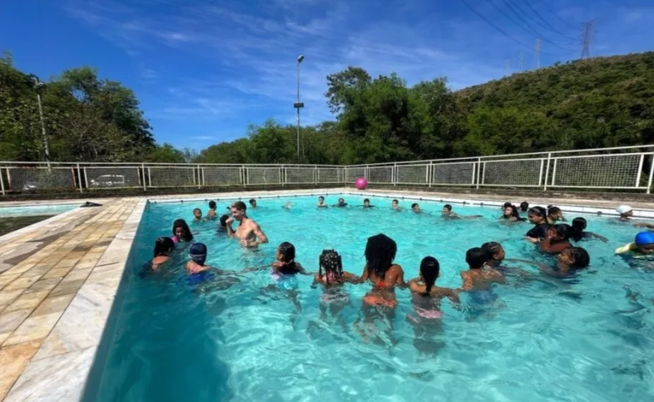 Prefeitura do Rio abre inscrições para colônia de férias com vagas limitadas em diversos bairros