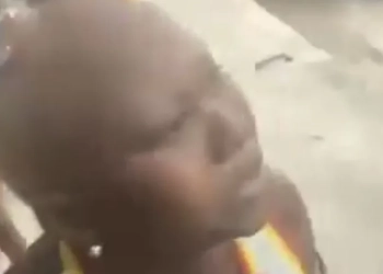 ( Vídeo) quatro mulheres são julgadas e condenadas por traficantes no Rio por causa de fofoca no zap
