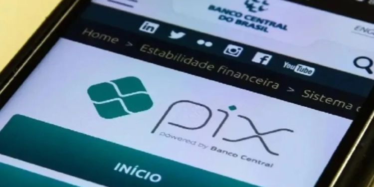 Transferências via PIX acima de R$ 5 mil agora serão informadas à Receita Federal