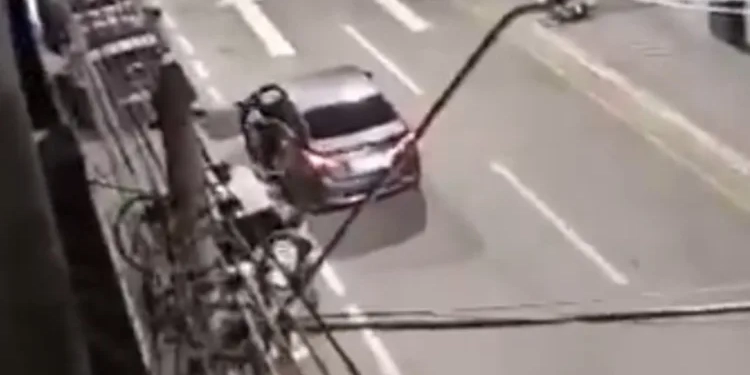 URGENTE!! ( VÍDEOS) COMANDO VERMELHO INVADE CIDADE DO INTERIOR DO RJ LEVANDO O TERROR ESSA NOITE