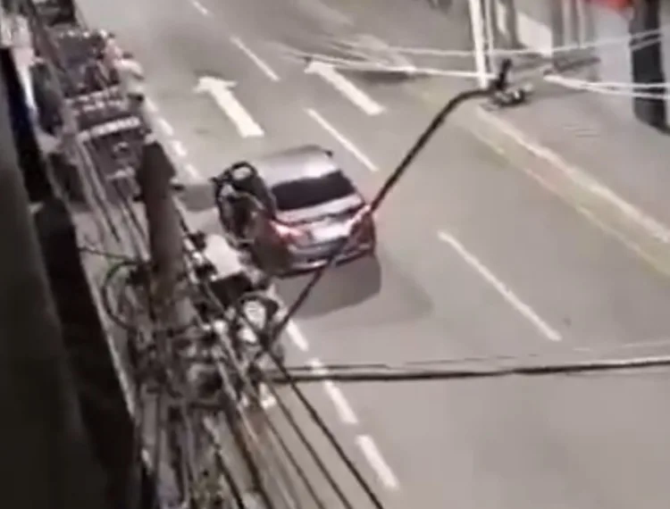 URGENTE!! ( VÍDEOS) COMANDO VERMELHO INVADE CIDADE DO INTERIOR DO RJ LEVANDO O TERROR ESSA NOITE