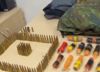 ( Vídeo) Polícia Civil prende dois milicianos em Santa Cruz e apreende arsenal de guerra
