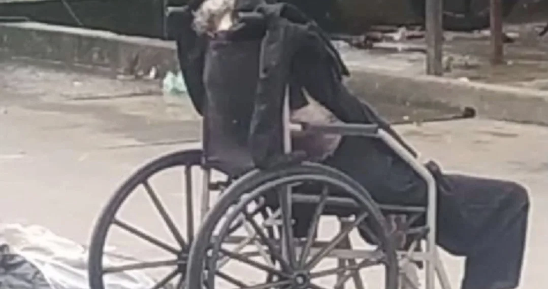 VIDEO: FILHO LEVA MÃE MORTA PARA PASSEAR NUM BAIRRO DA ZONA OESTE!! O MOTIVO É BIZARRO!!