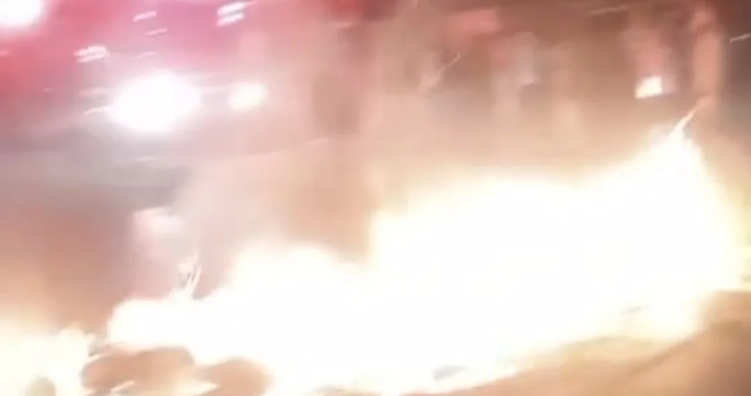 ( Video) Moradores de Guaratiba protestam contra falhas constantes de energia elétrica