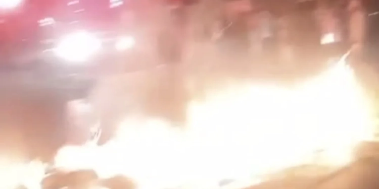 ( Video) Moradores de Guaratiba protestam contra falhas constantes de energia elétrica