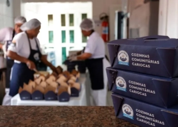 Prato Feito Carioca: Programa já distribuiu mais de 2,4 mil toneladas de alimentos e segue expandindo para combater a fome no Rio