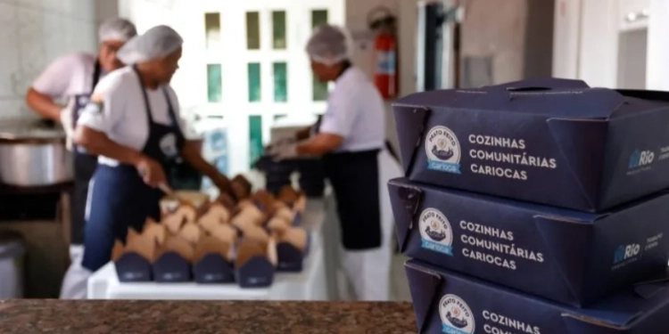 Prato Feito Carioca: Programa já distribuiu mais de 2,4 mil toneladas de alimentos e segue expandindo para combater a fome no Rio