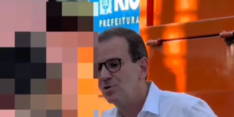 Prefeito Eduardo Paes surpreende proprietário de empresa que descartou lixo irregularmente