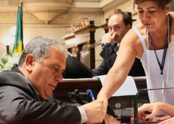 Vereador Zico toma posse para quarto mandato: “Orgulho de representar a Zona Oeste Raiz