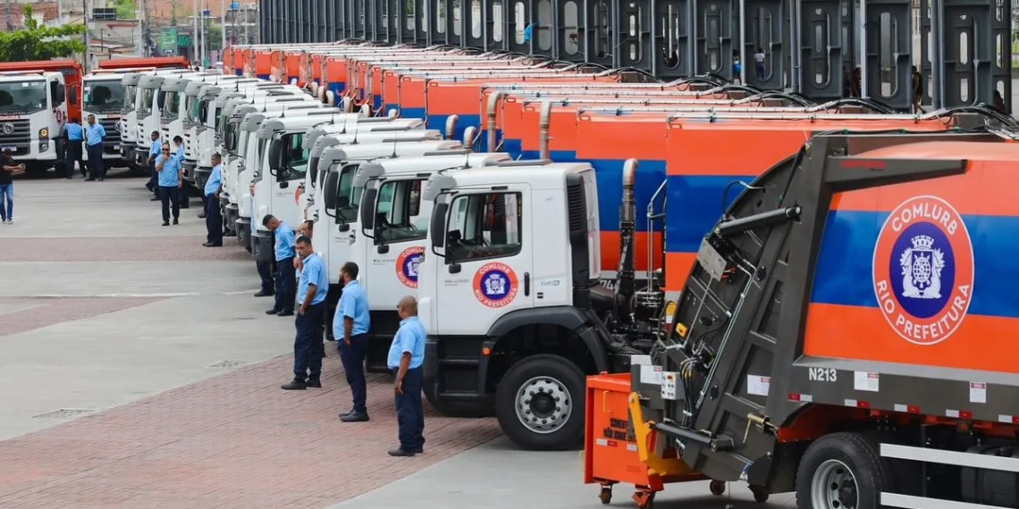 Prefeitura do Rio entrega novos veículos e equipamentos para modernizar coleta de lixo