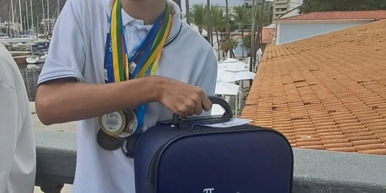 De Guaratiba para o Mundo: Jovem Gênio da Matemática Conquista Viagem à Disney e NASA
