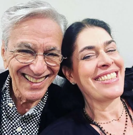 Justiça condena homem por acusação falsa de pedofilia contra Caetano Veloso