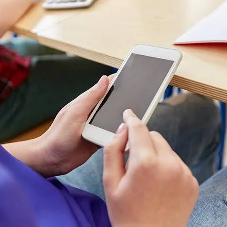 Petição Contra Veto de Celular nas Escolas Ultrapassa 1,5 Milhão de Assinaturas em Apenas uma Semana