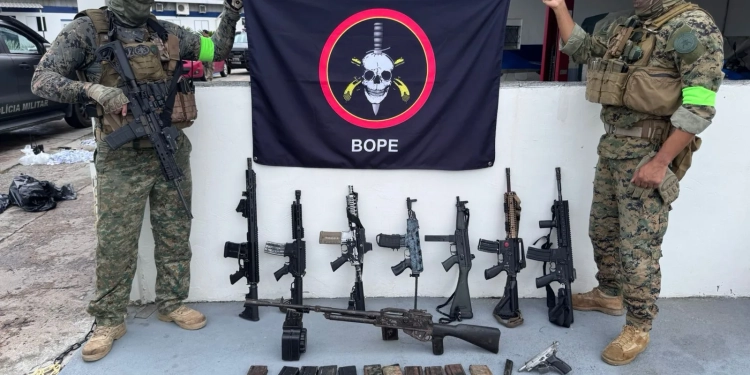 PMERJ Apreende 84 Fuzis em Janeiro, Superando Recordes e Mostrando Avanço no Combate ao Crime