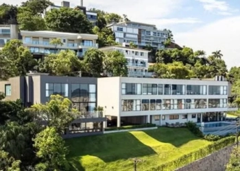 Neymar compra mansão de luxo de R$ 35 milhões para ficar mais perto do Santos