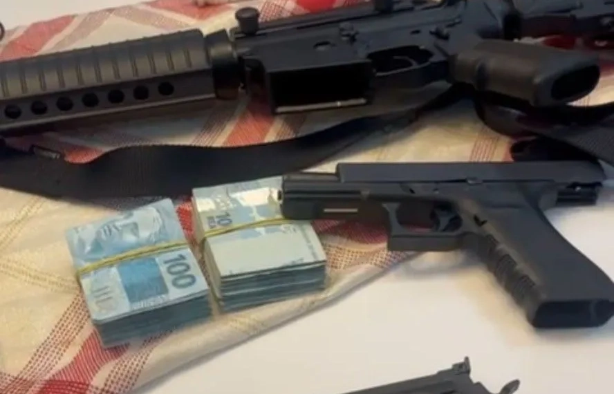 Luxo e corrupção: PF apreende joias, dinheiro e carros em operação contra desvio de R$ 110 milhões na educação ns Baixada Fluminense